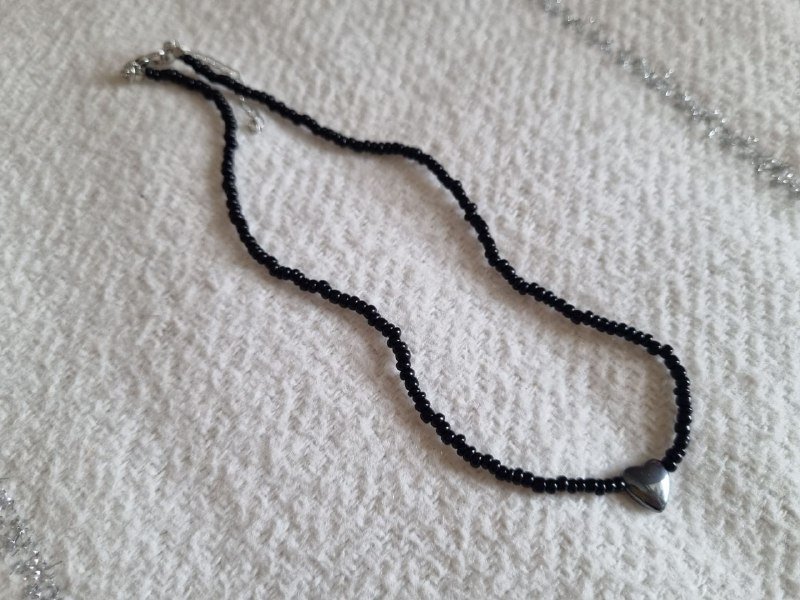 Чёрная сумка, солнцезащитные очки, чокер, ремень 8