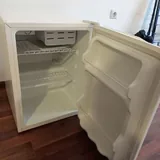 Компактный холодильник Midea 3