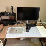 Стол, монитор, гитара, MacBook Pro, камера 2
