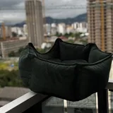 Лежанка для собак или кошек с мисками 2