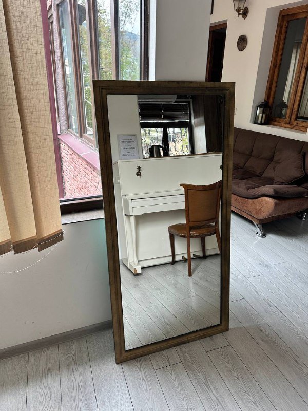 Стиральная машинка, унитаз, раковина, кровати, душ кабинка, тумбочки, кондиционер, двери, газовая плита, столы, микроволновка, зеркало 9