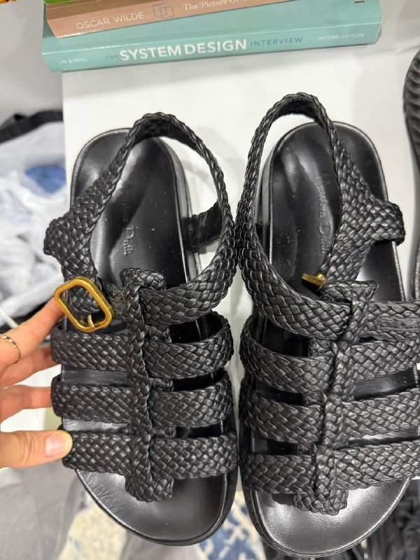 Босоножки женские Massimo Dutti, Кеды мужские Hugo Boss