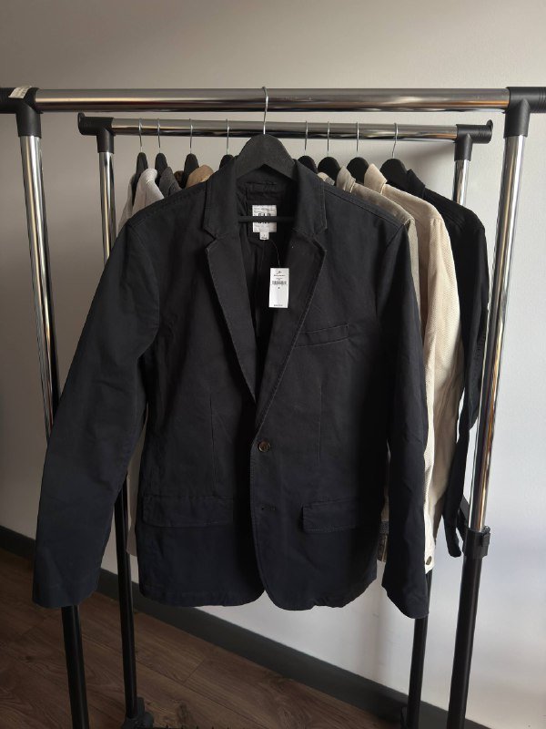 Рубашка Wrangler, пиджаки Louis Purple, GAP, рубашки и куртки Zara, штаны Puma 5