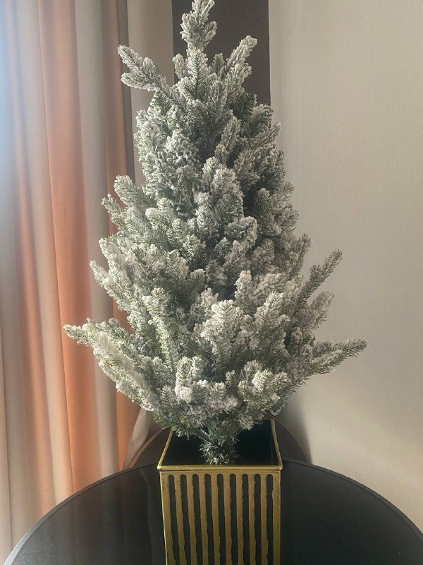 Новогодняя ёлка с гирляндой