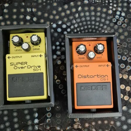 Педали для гитары Boss DS-1, Boss SD-1