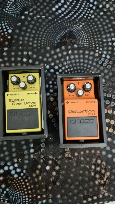 Педали для гитары Boss DS-1, Boss SD-1 1