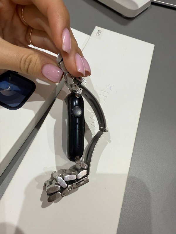 Apple Watch 9 45 mm black, ремешки 2