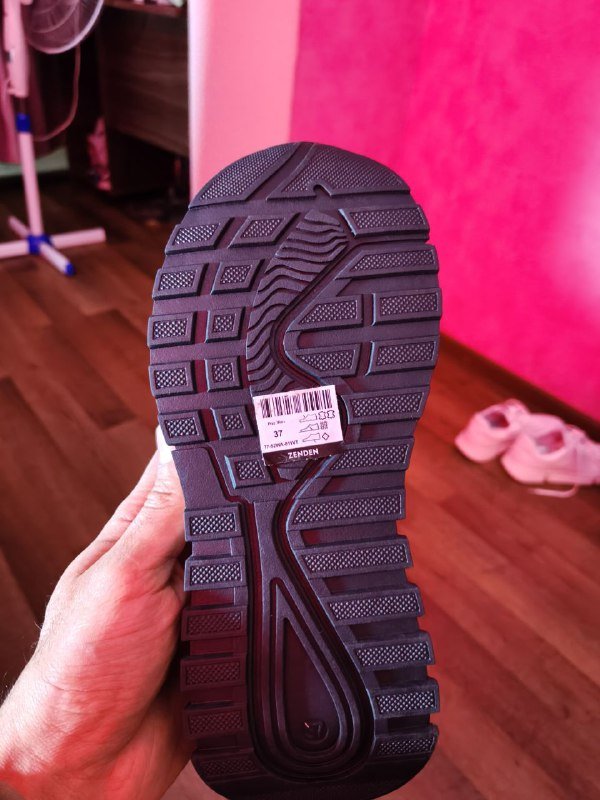 Женские кроссовки и джинсы новые 3