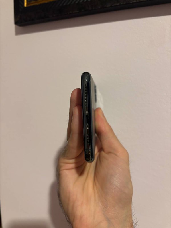 Iphone 11 Pro Max с зарядкой, шнуром и чехлом 7