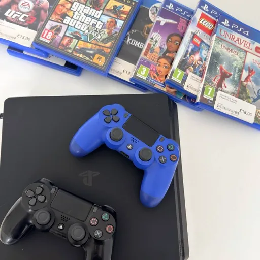 PlayStation 4 Slim, 2 джойстика, 7 игр