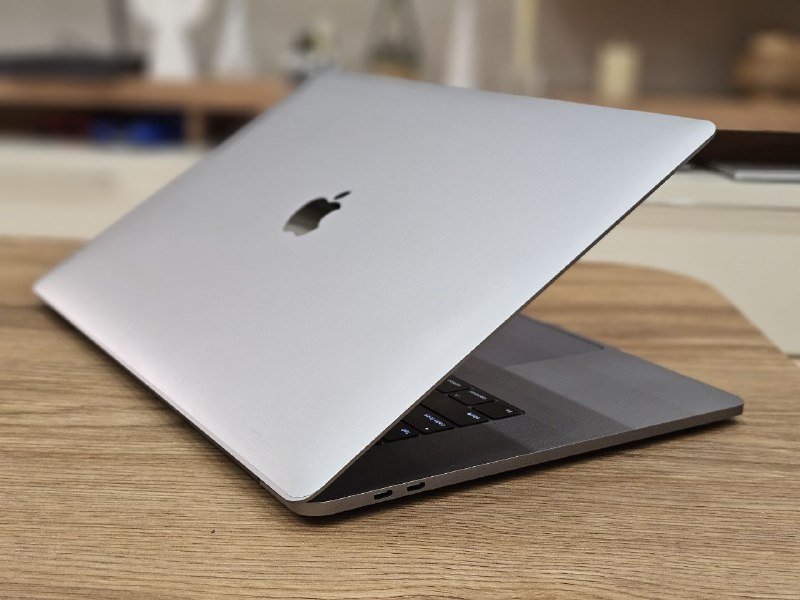 MacBook Pro 2019 i9 32GB RAM 2 video cards 3