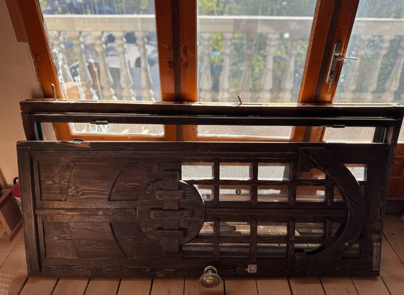 Барные стулья, бочка деревянная, двери, светильники, динамики, баллоны, косилка, электронагреватель 5