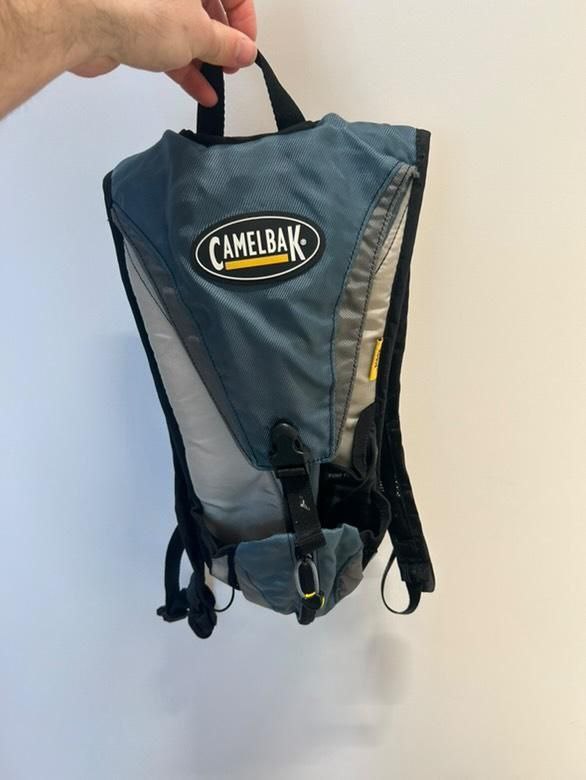 Керосиновая лампа, Camelbak гидратор, футболка дортмунд, книги на английском, Arc'teryx, керосиновый обогреватель, книги на русском 3