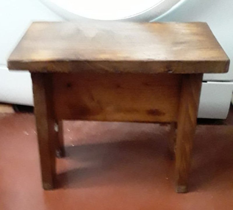 Маленькая табуретка для хозяйства