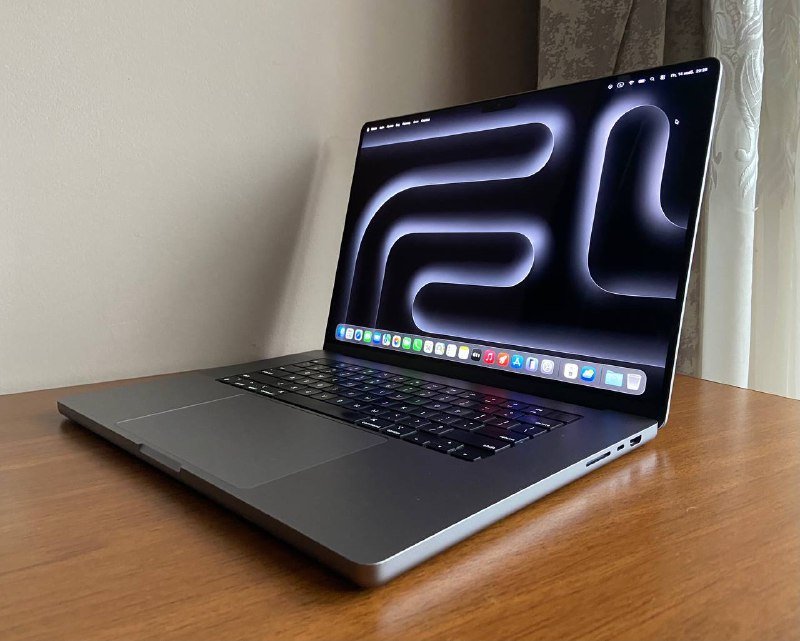 MacBook Pro 16" M1 Pro, 16GB RAM, 1TB SSD 4