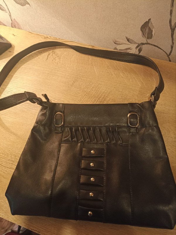 ботинки, рубашка Vans, сумка чёрная, сумка Chanel, выпрямитель волос 6