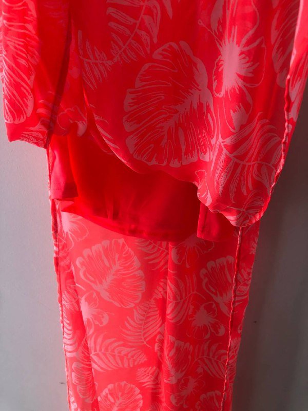 Яркая новая юбка с разрезами по бокам 3