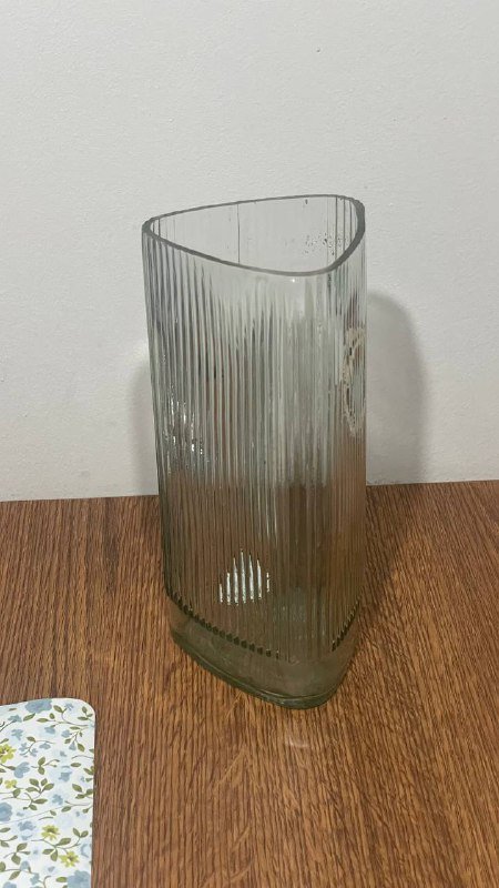 Стеклянная ваза