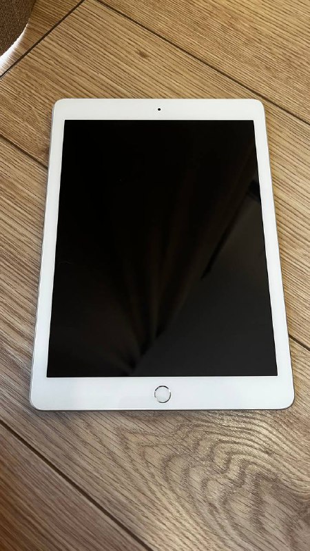 iPad 6-го поколения 32 GB В комплекте чехол и зарядка