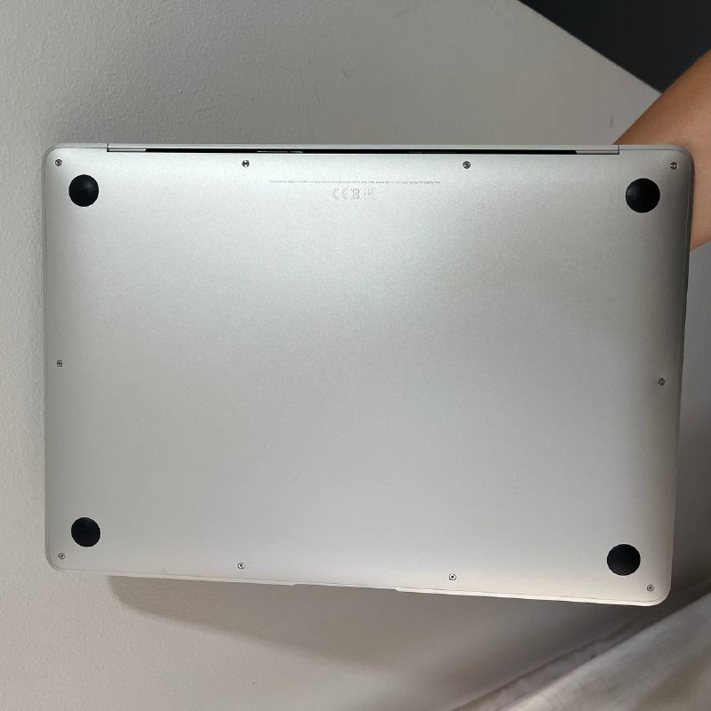 MacBook Air 2019 i5 256 ГБ 4