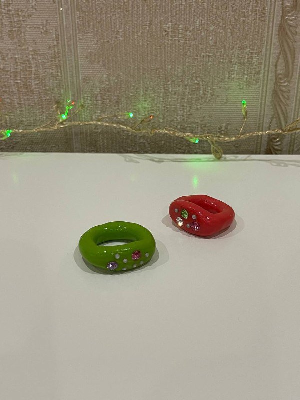 Кольца ручной работы из глины со стразами