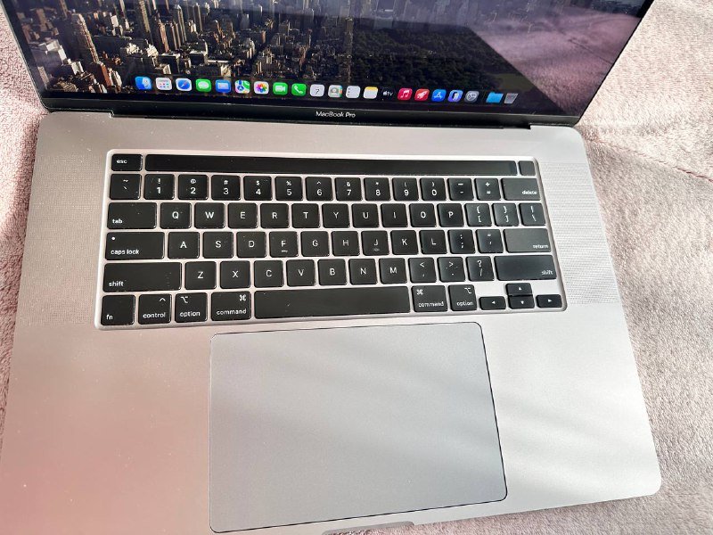 MacBook Pro 16" 2019 Intel i9 32GB RAM 1TB SSD 2