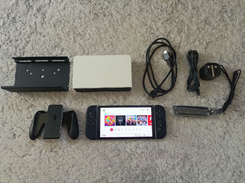 Nintendo Switch OLED в скине, док станция, SD карта 256 Гб