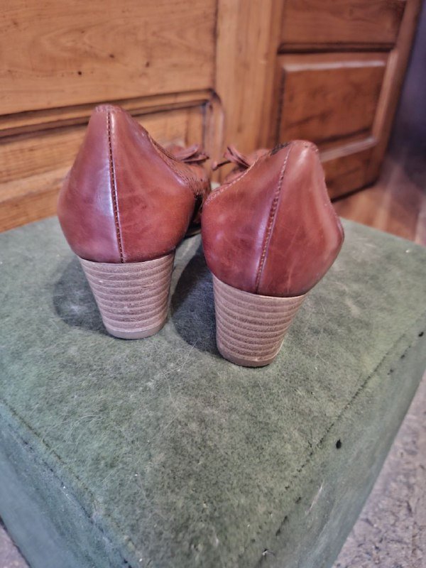 Кожаные туфли Caprice размер 36,5