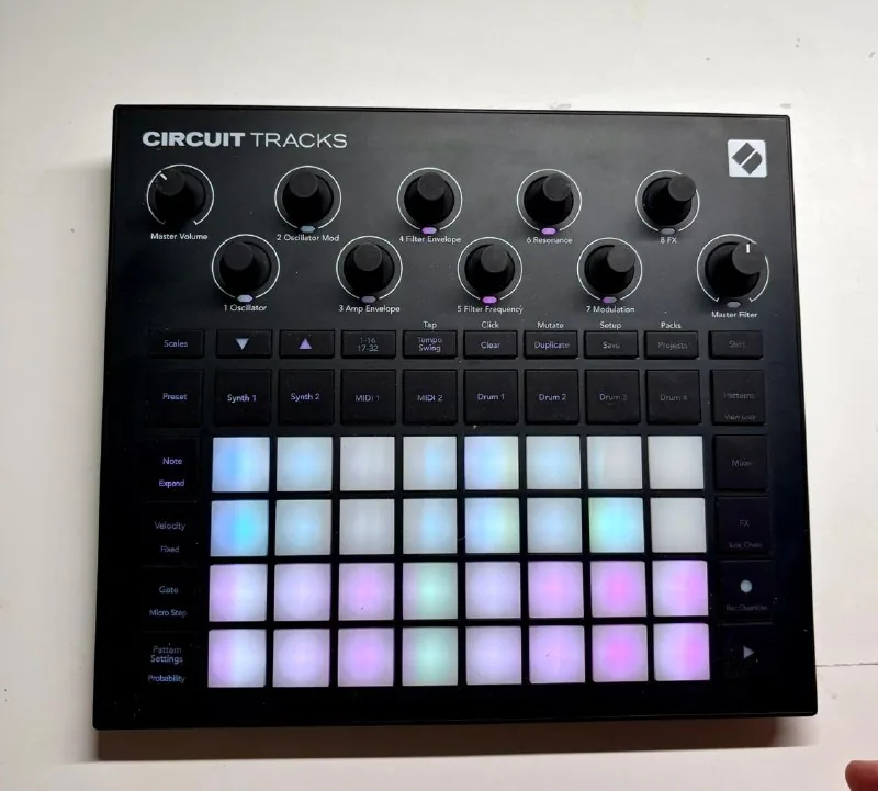 Грувбокс Novation Circuit Tracks