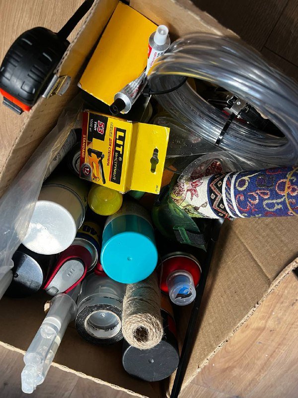 Баллоны с краской, степлер, силиконовые трубка, бечёвка, клей ПВА, ВД 40, мешалка, трос, защитные очки, шпатели, медная смазка, грунт, абразивные губки одним лотом