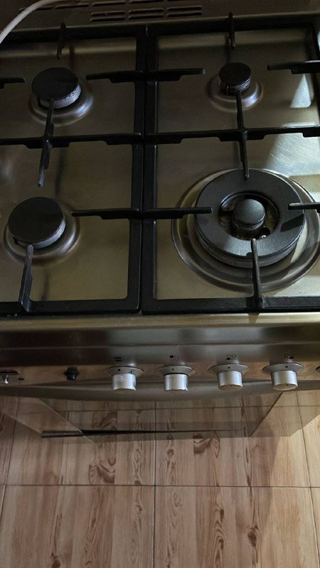 Газовая плита, холодильник, раскладное кресло, маленькое кресло, диван 4