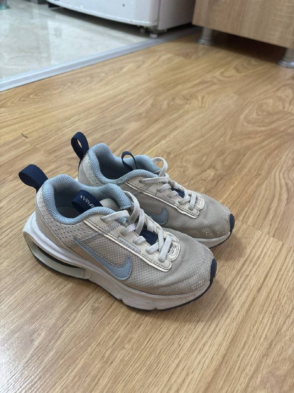 Детские кроссовки размер 28,5