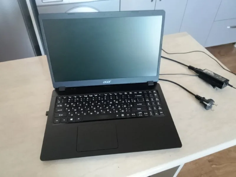 Acer Aspire 3, Acer Aspire ES1-732 1