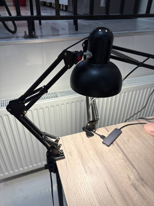 Инстакс, микрофон-колонка, JBL Flip 4, стол, кресло, стойка для микрофона, настольная лампа 7