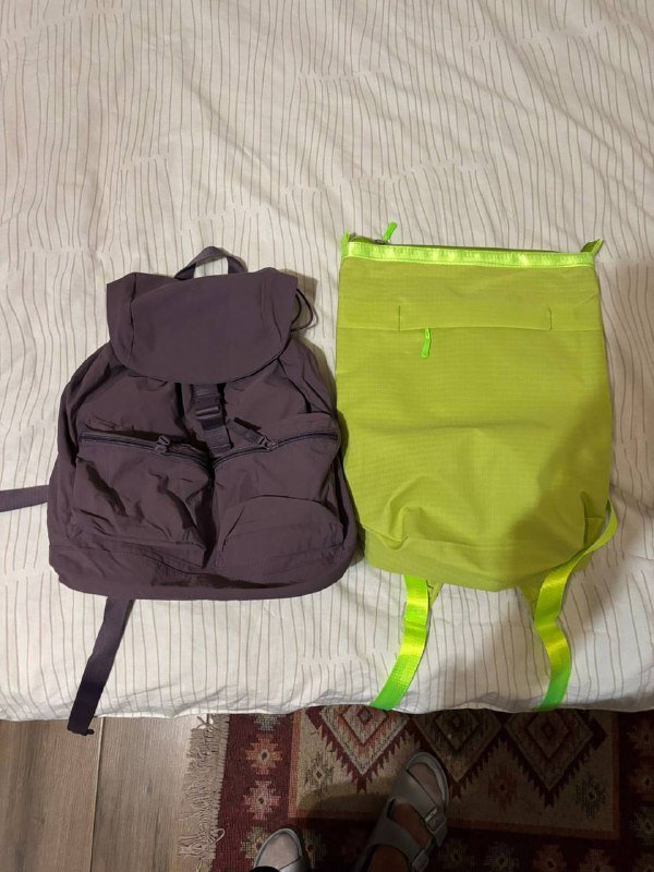 Рюкзаки черный и зеленый