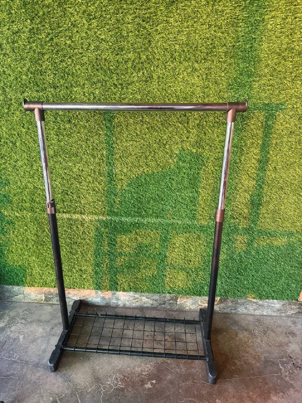 Вешалка для одежды, столик прикроватный или журнальный