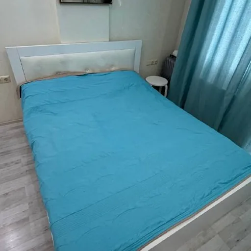 Кровать с матрасом 2×1,6 м