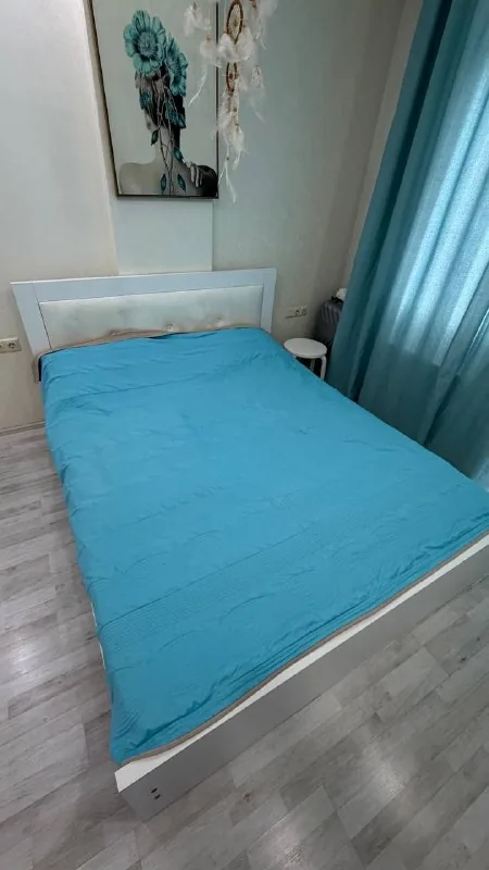 Кровать с матрасом 2×1,6 м 1