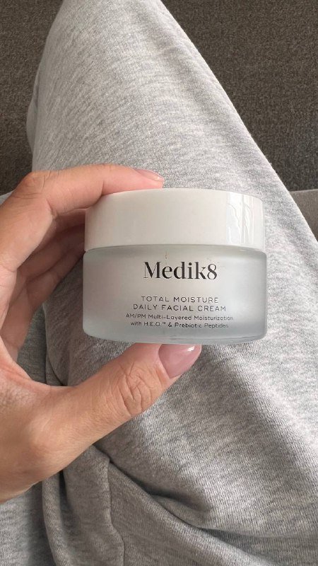 Тоник с кислотами Medik 8 Press & Glow 2