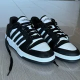 Обувь Adidas Break Shoes, джинсы Tommy Hilfiger 7
