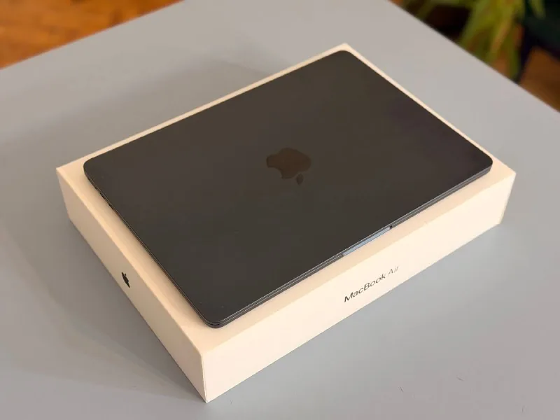 MacBook Air M2 13" 1