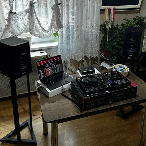 Adam Audio T7-V, stands, Behringer sound card, DDJ-400