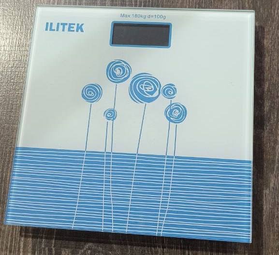 Весы напольные, стол парта, вентилятор, пиалы Икея, табурет, пляжный зонт