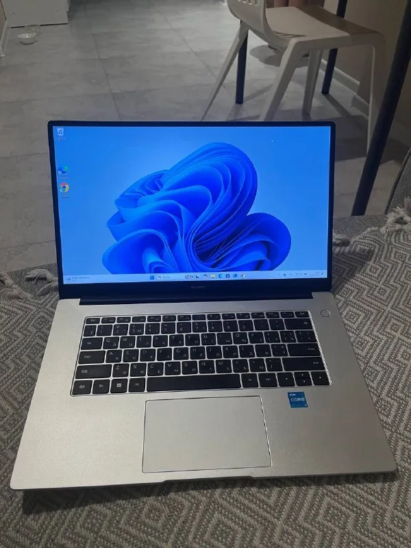 Ноутбук Intel Core i3, 8 ГБ RAM, SSD 256 ГБ 1