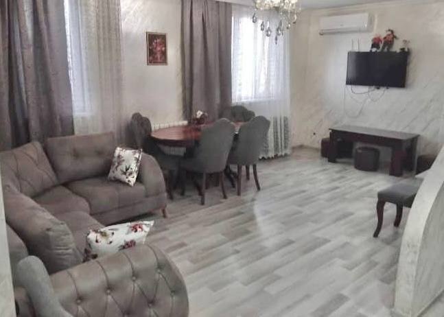 3-комнатная квартира с 2 спальнями в Батуми, аренда на год 2