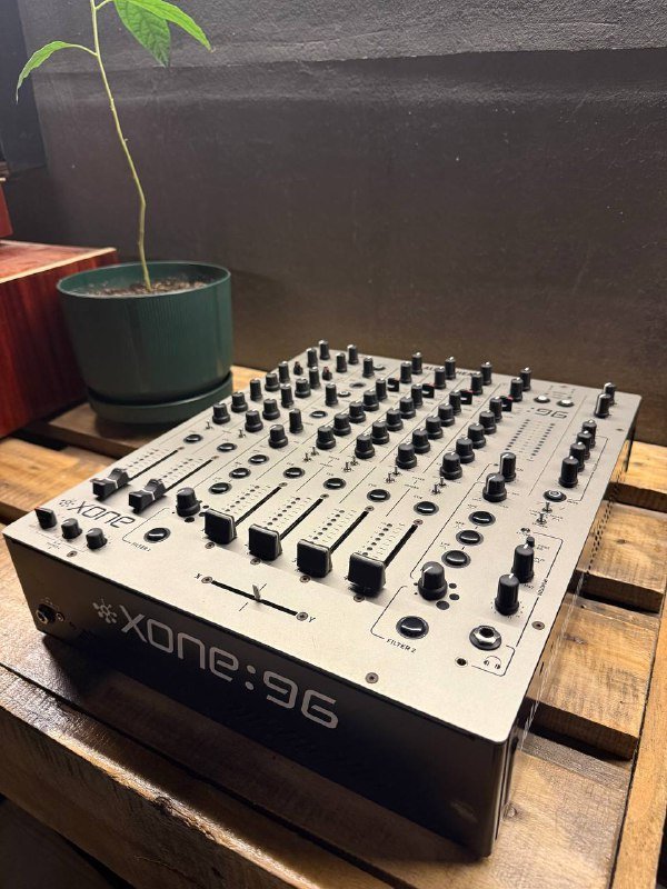 Allen&heath Xone 96 микшерный пульт 2