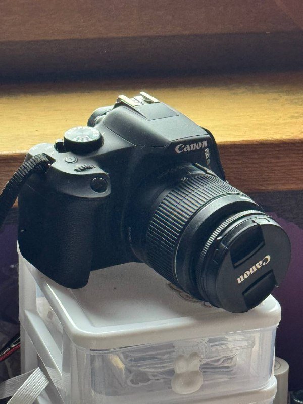 Цифровая зеркальная камера Canon EOS 1300D