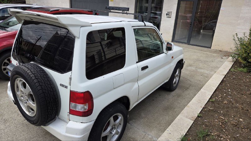 Mitsubishi Pajero iO 1998 компактный внедорожник 4
