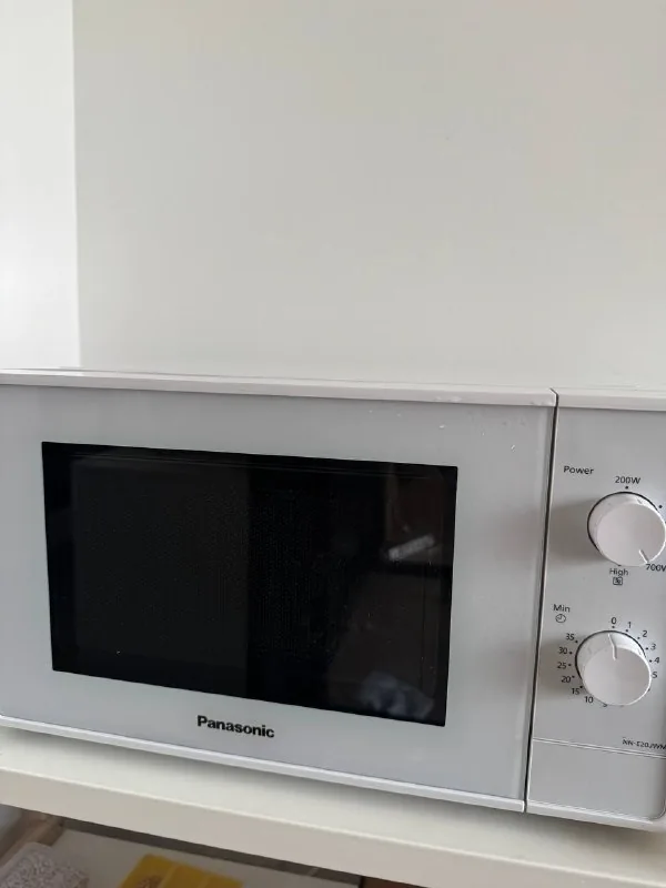 Микроволновка Panasonic NN-E20JWM 1