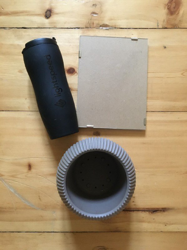 Маркер хайлайтер, глобус, камера наблюдения, ножницы садовые, пассатижи, резиновый молоток, мультитул велосипедный, изолента, ключи и биты, свечи, скакалка, насос и фонарь для велосипеда, коврик джутовый 6